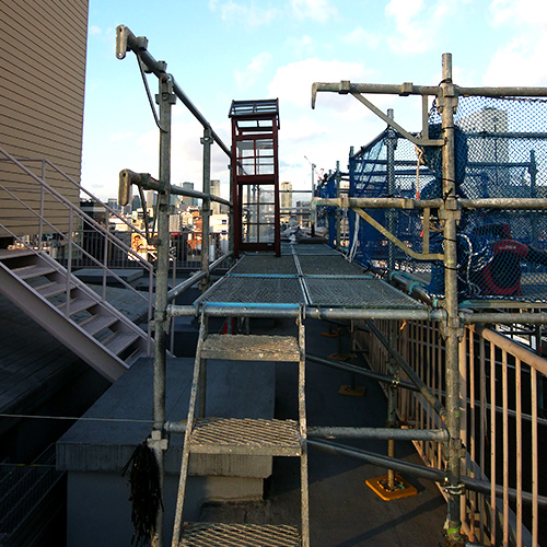 足場組立 兵庫尼崎市 甲斐田工業株式会社 防水工事・塗装工事 ウレタン塗膜防水施工